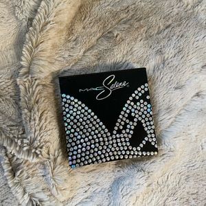 Mac x Selena highlighter